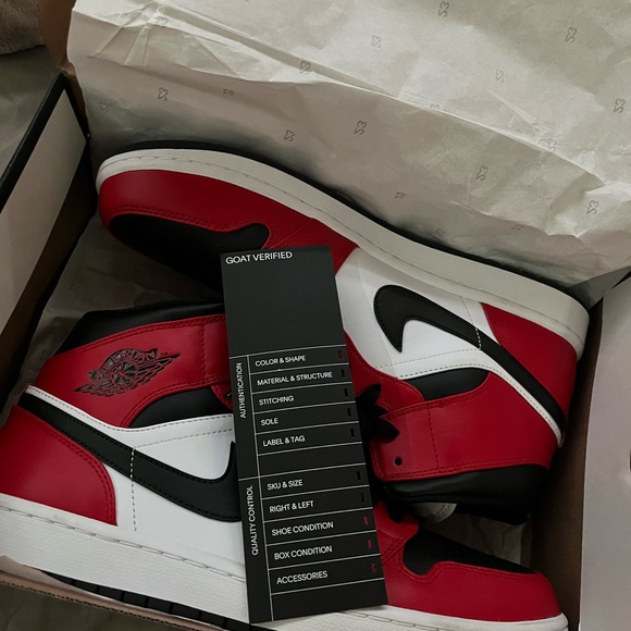 Jordan 1 Chicago Black Toe - Picture 4 of 5
